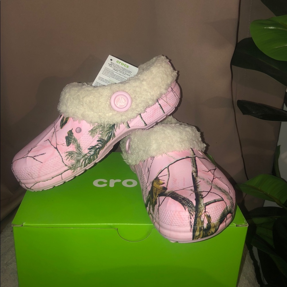 CROCS | "Blitzen Realtree" Pink Camo Slip On Clogs